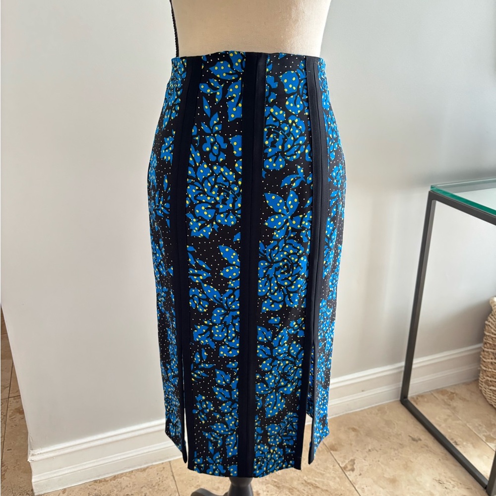 Diane Von Furstenberg Silk Floral Blue and Black Women's Skirt Sz. 0